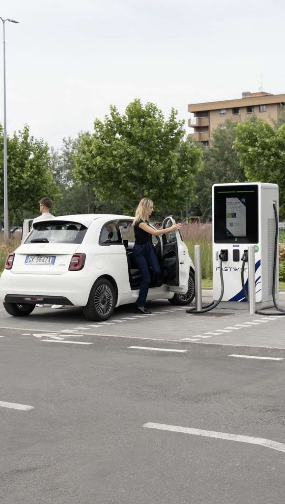 Colonnina FastWay area commerciale